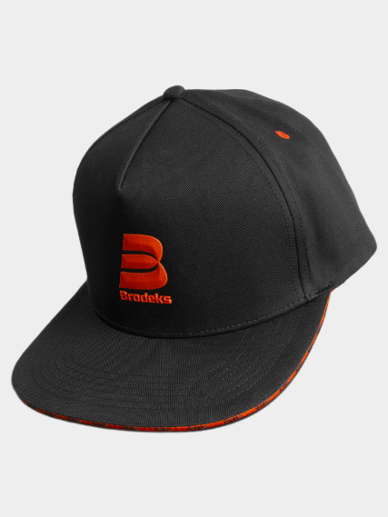 Бейсболка Brodeks KM131, красный